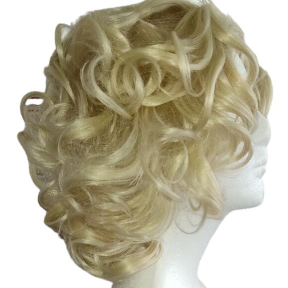 Other - NEW Golden Blonde Short Curly Wig